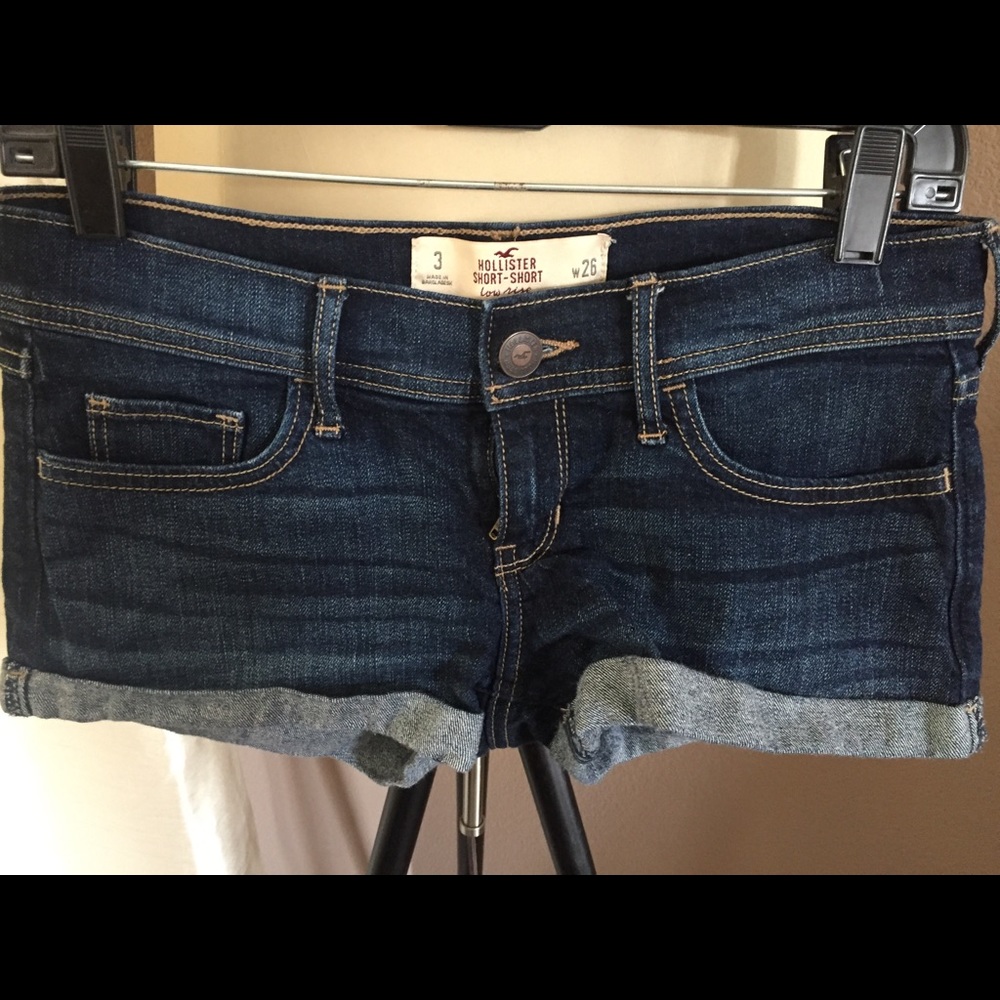 Hollister short-shorts